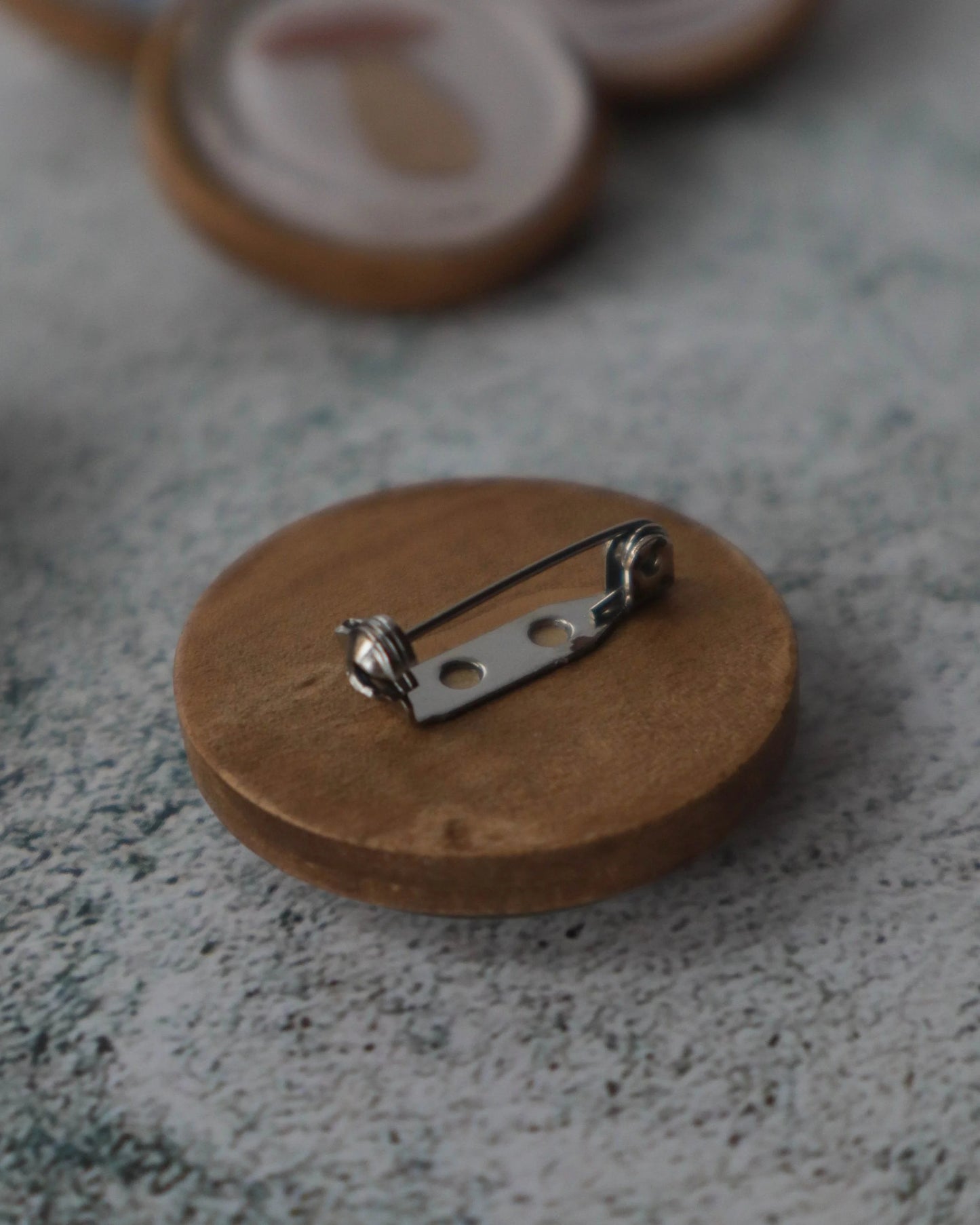 Broche Abejorro – Madera y Cristal