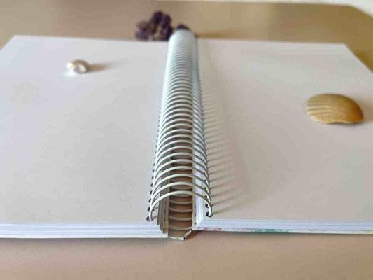 Cuaderno con Líneas – Sol, Olas y Tus Locuras