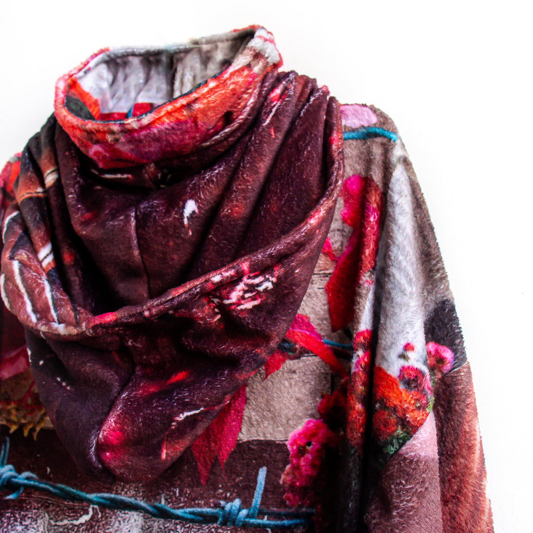 Camisaco Oversize Pua - Obra Textil de Polar Soft | Carola Oliveri y Franga Ure
