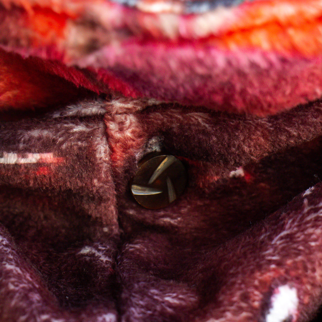 Camisaco Oversize Pua - Obra Textil de Polar Soft | Carola Oliveri y Franga Ure