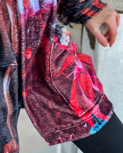 Camisaco Oversize Pua - Obra Textil de Polar Soft | Carola Oliveri y Franga Ure