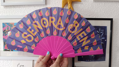 Abanico Ilustrado "Señora Bien" – Color Lila y Rosa