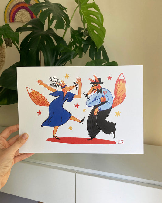 Ilustración impresa sobre papel texturado de alta calidad. Obra de artista local con zorros musicales en estilo jazz. Decoración original y regalo para melómanos.