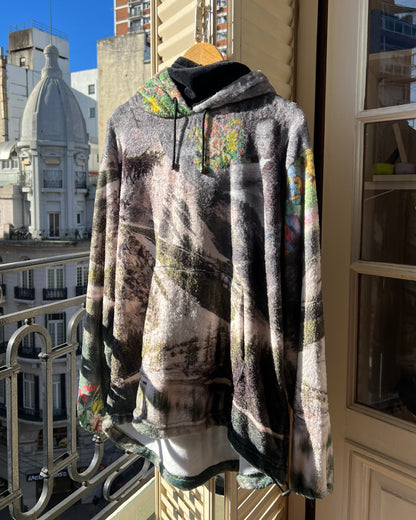 Sudadera Prensa - Obra Textil Colaborativa de Polar Soft | Carola Oliveri y Franga Ure