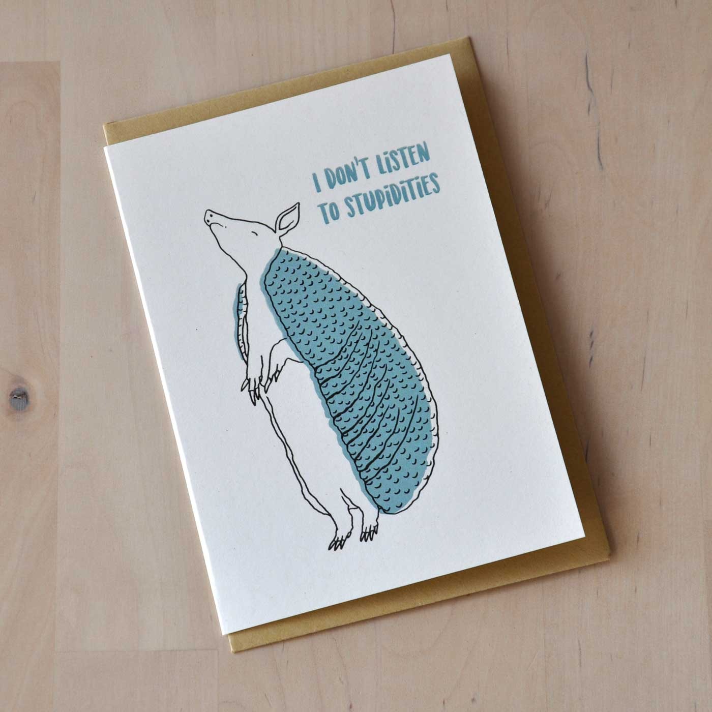 Postal con sobre 'I don't listen to stupidities' – Just Joking A7