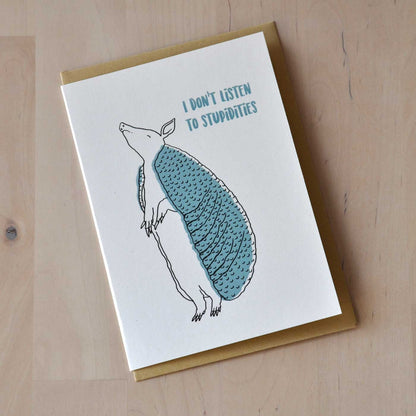 Postal con sobre 'I don't listen to stupidities' – Just Joking A7
