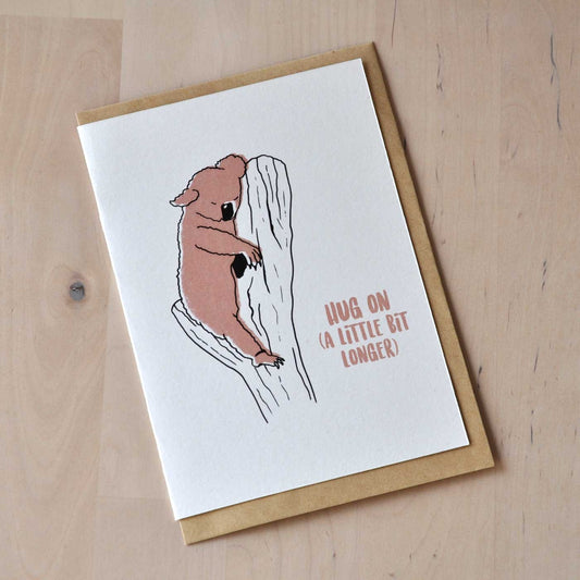 Postal con sobre 'Hug on (a little bit longer)' – Just Joking A7
