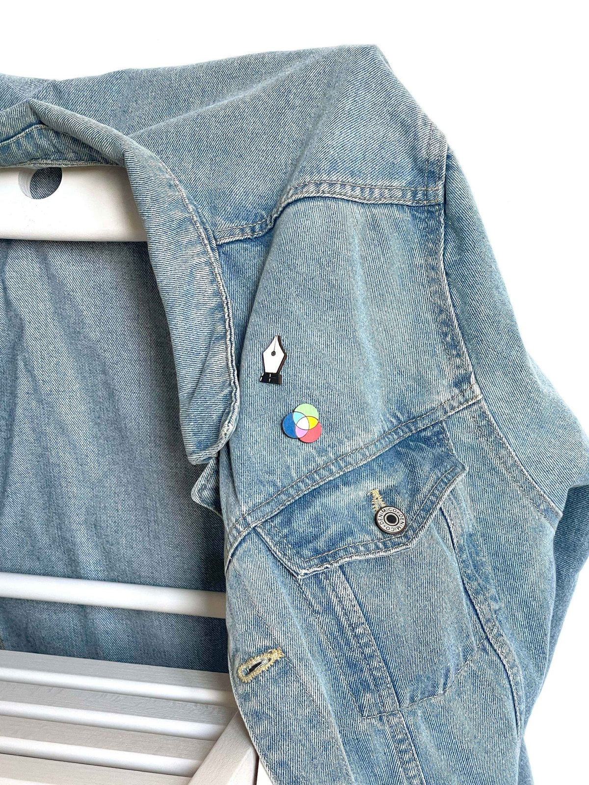 Set de Pins: Diseño Gráfico