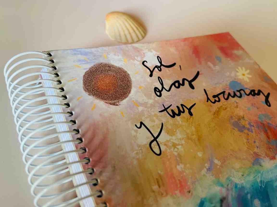 Cuaderno con Líneas – Sol, Olas y Tus Locuras