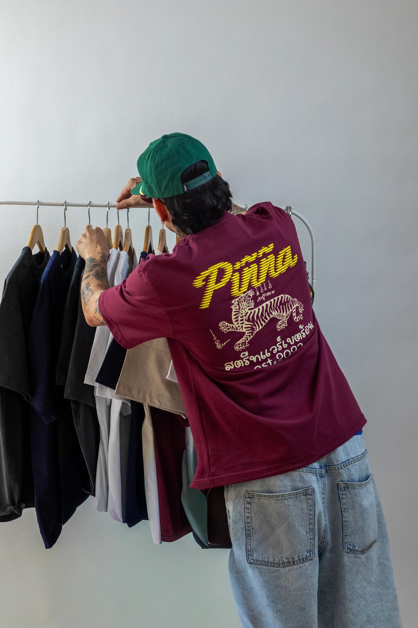 Camiseta Oversize Thai Tiger – Algodón Orgánico Burdeos