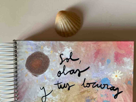 Cuaderno con Líneas – Sol, Olas y Tus Locuras