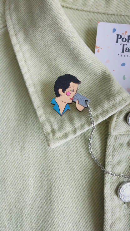 Pins de Cuello: Teléfono de Latas
