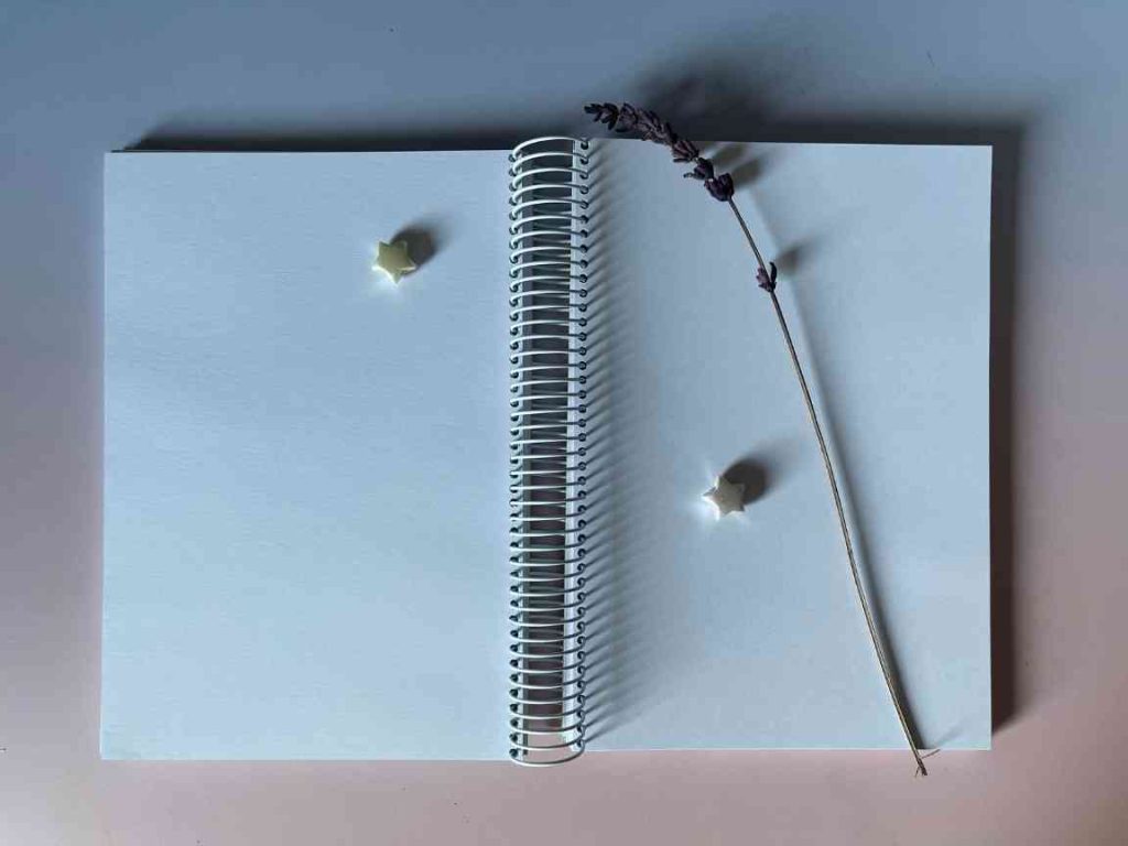Cuaderno Artesanal A5 "Eres brava" – Hojas con rayas - Anillado a mano (Copia)