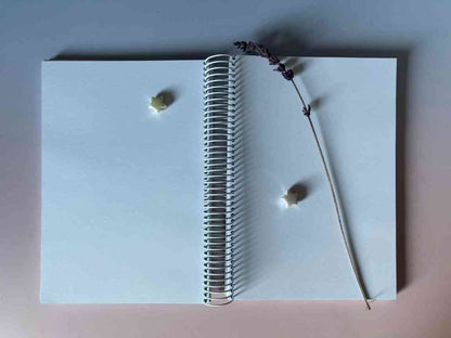 Cuaderno Artesanal A5 "Eres brava" – Hojas con rayas - Anillado a mano (Copia)